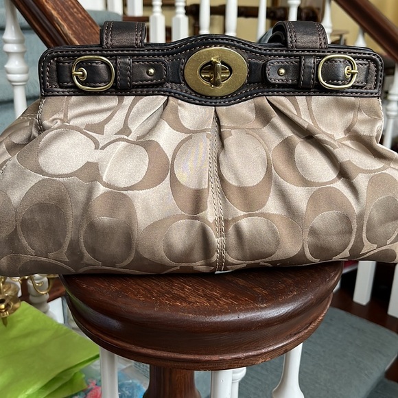 Coach Vintage Signature monogram, Gold Canvas brown leather trim Brass hardw - Picture 3 of 16